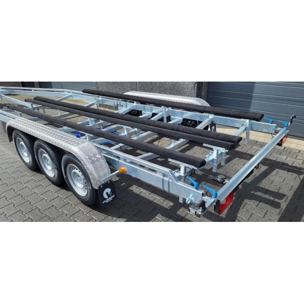 8m40-2m55 avec patins 3X1350 kg – 3500 kg – VLEMMIX – Remorque transport bateau - Image 1